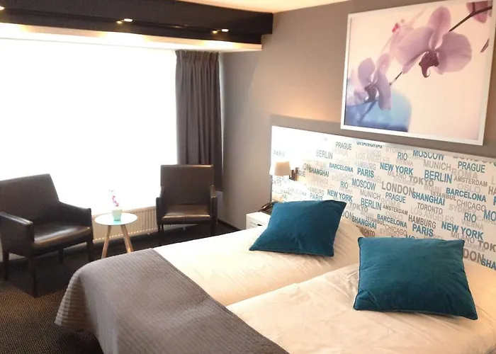 מלון Strandhotel Het Hoge Duin 4*